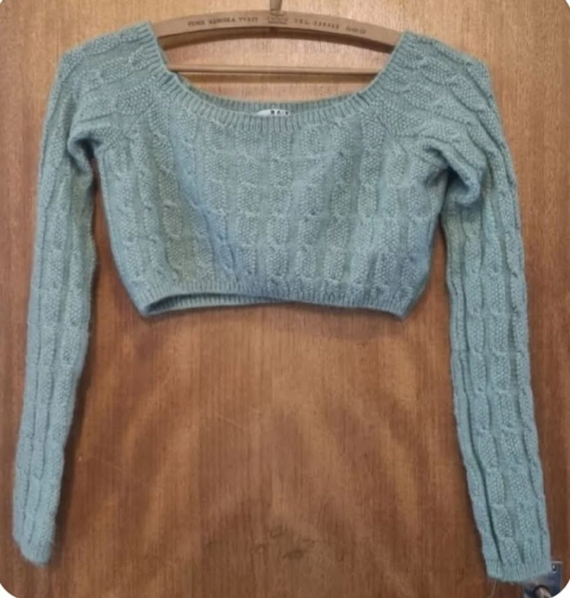 Ljusblå croppad stickad topp