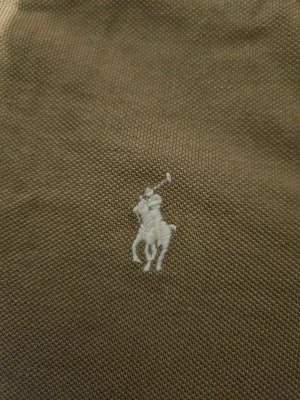 Beige pikétröja Polo Ralph Lauren M -  beige pikétröja från Polo Ralph Lauren i modellen Slim Fit. Tillverkad i fin bomull. Pris KAN diskuteras och det är bara att ställa frågor osv...