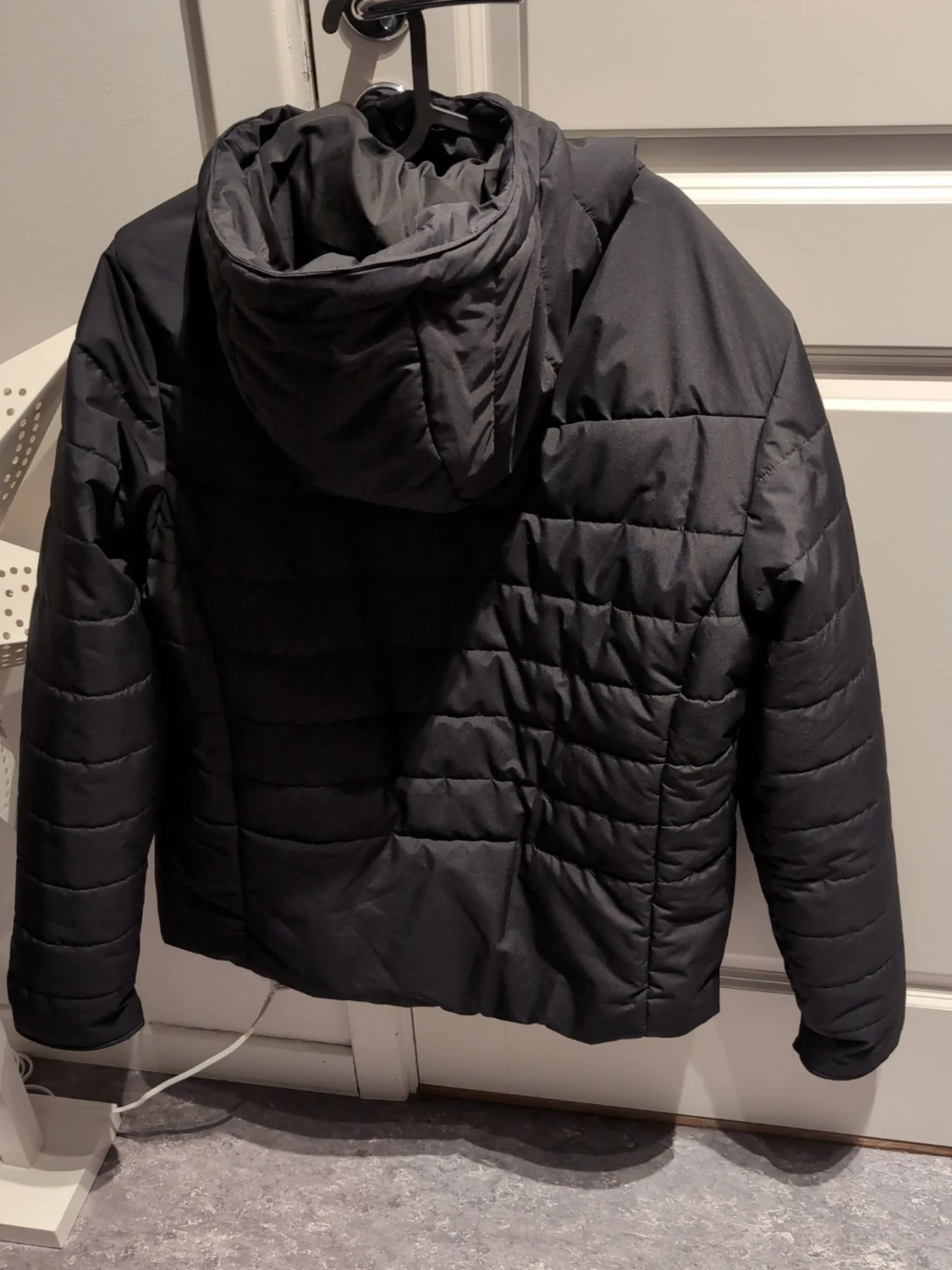 Svart Peak Performance pufferjacka XL - 2