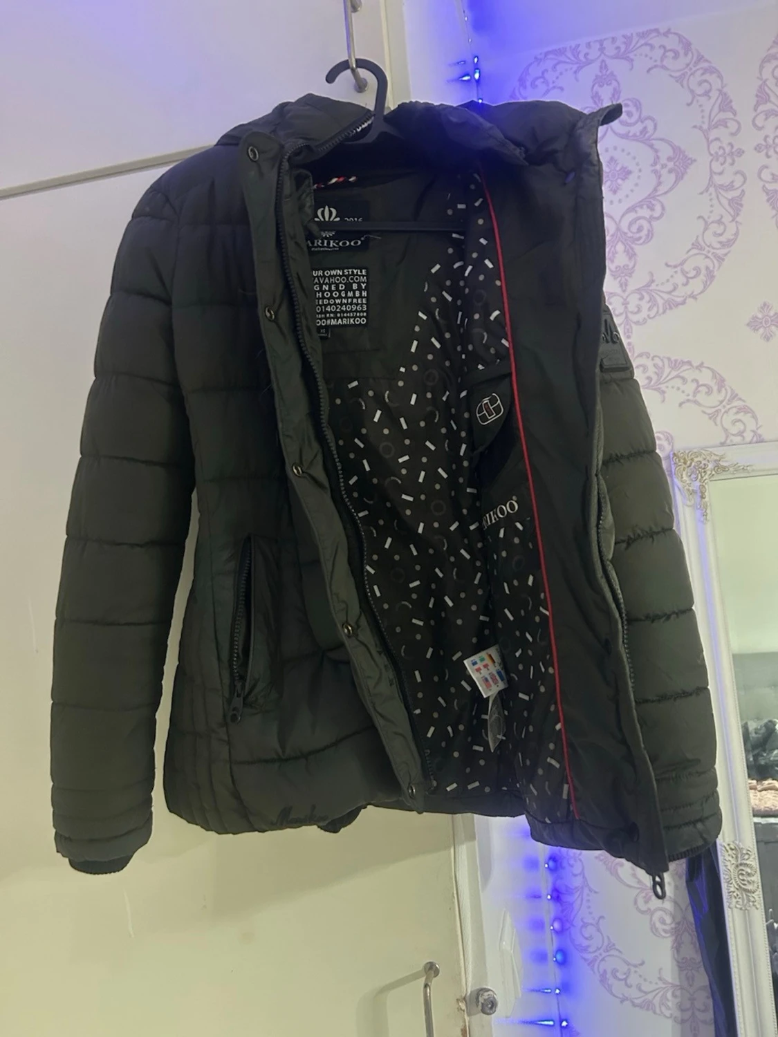 Mörkgrå pufferjacka från Marikoo - 3