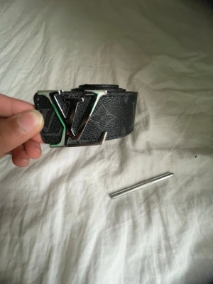 Louuiis vuittton bälte helt nytt hållgörare medföljer - Louuiis vuittton bälte helt nytt fler finns om ni vill köpa fler av samma så skriv bara innan ni köper TikTok:Scandinavia_market hållgörare medföljer