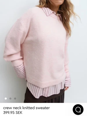 Ljusrosa stickad tröja - Superfin ljusrosa stickad tröja från Gina tricot💕den är använd men forfarande i fint skick skriv gärna för fler bilder eller vid frågor