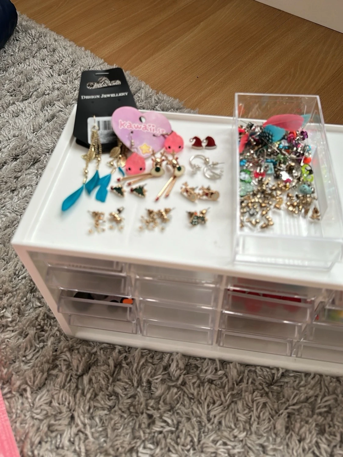 Smycken - startkit 💖Förvaringshylla + pärlor - 1