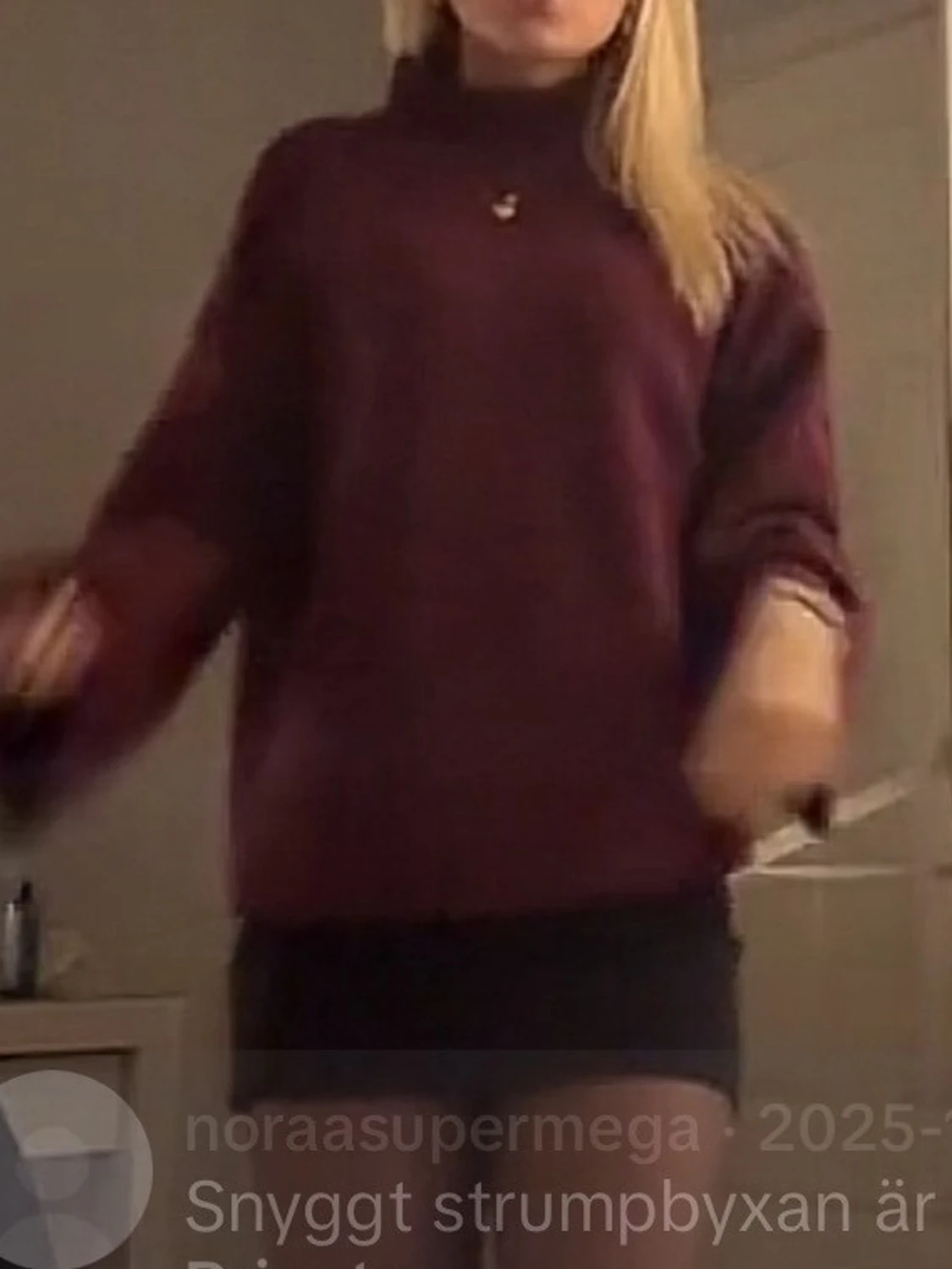 Vinröd stickad polotopp