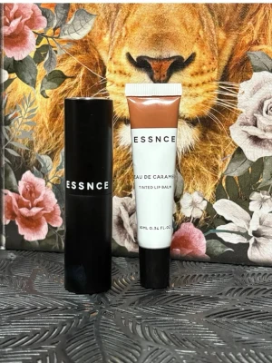 ESSNCE  läppglans & travel sprej - Refillable travel sprej & läppglans ifrån essnce 