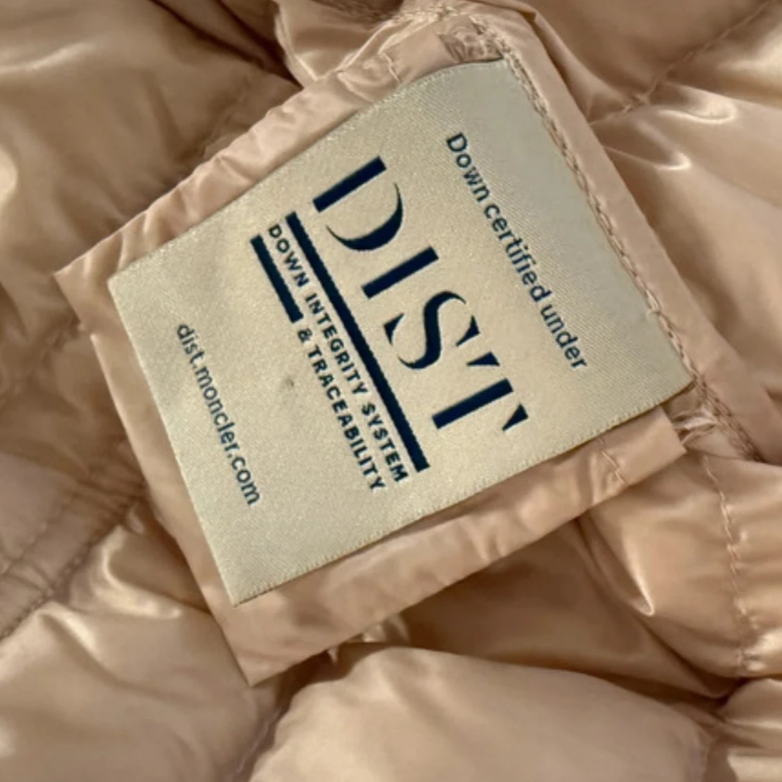 Ljusbeige pufferjacka från Moncler - 3