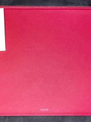  Holdit datafodral. (Ord pris 400) -  Köpt på holdit för 400 kr men den var för liten för min dator så därför säljer jag den. Den är aldrig använd 