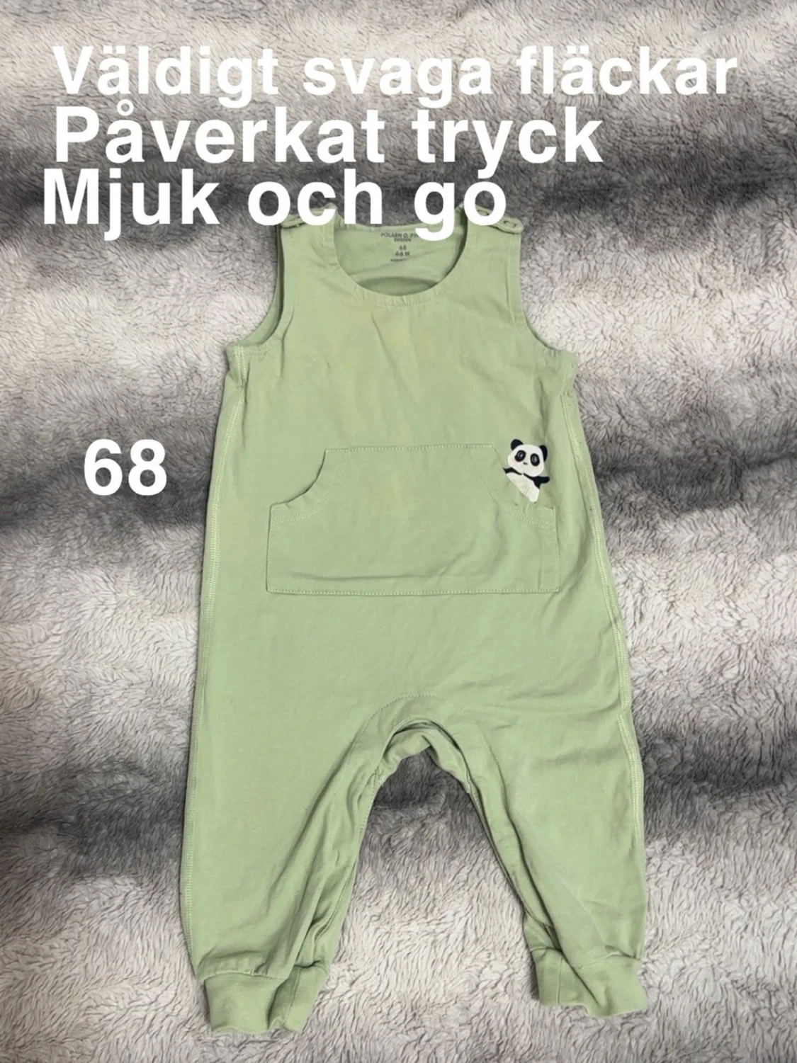 Gröna byxdress med panda-detalj