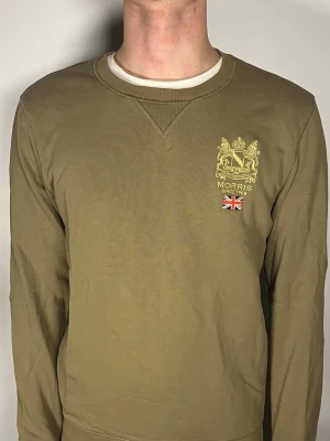 Morris tröja - Säljer en riktigt snygg och trendig Morris tröja i fint skick, storlek M, vid frågor är det bara att skriva //Gramenti