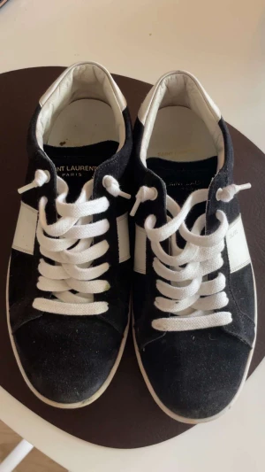 Saint Laurent skor - Säljer dessa ysl skor i toppskick, storlek 41 passar även 42, hör av er vid minsta fundering🤝