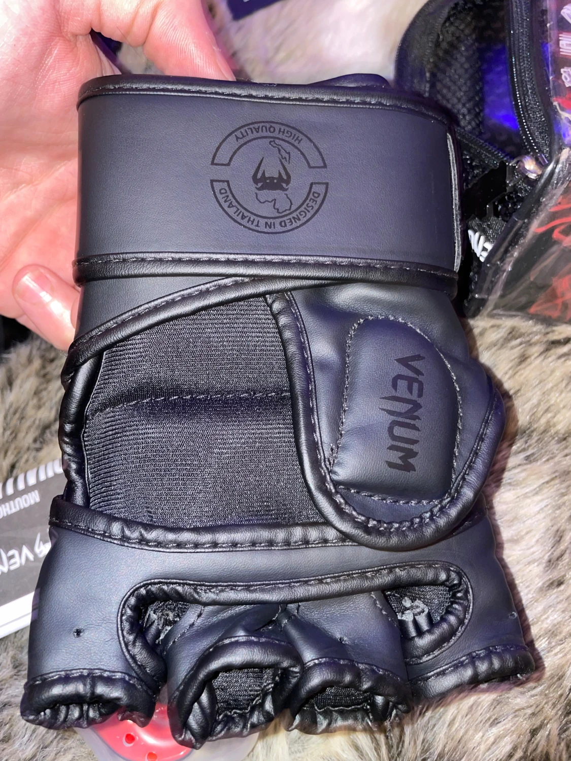 Svarta MMA handskar från Venum - 2