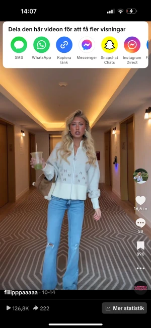 HEST kofta  - Säljer denna helt perfekta kofta från märket HEST❤️ sååå fint material och snygg, köpte för 2000💖💖💖