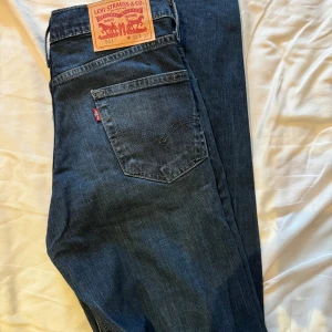 Levi’s Jeans - Säljer Levi’s jeans 511 Bra skick och storlek är W30 L32. 