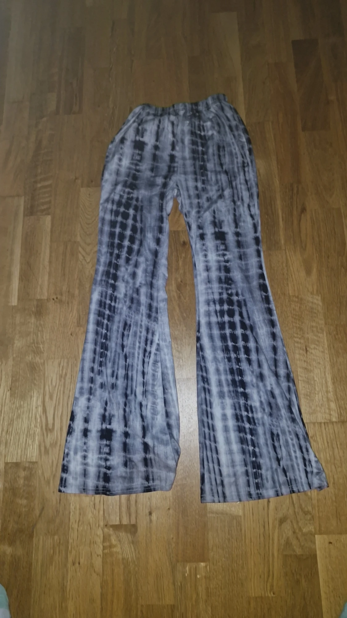 Svarta och vita bootcut byxor, 11-12 år från shein