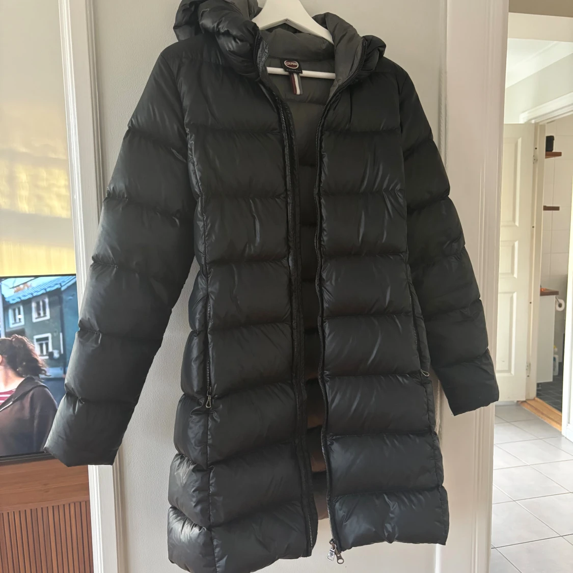 Svart lång dunjacka från Colmar