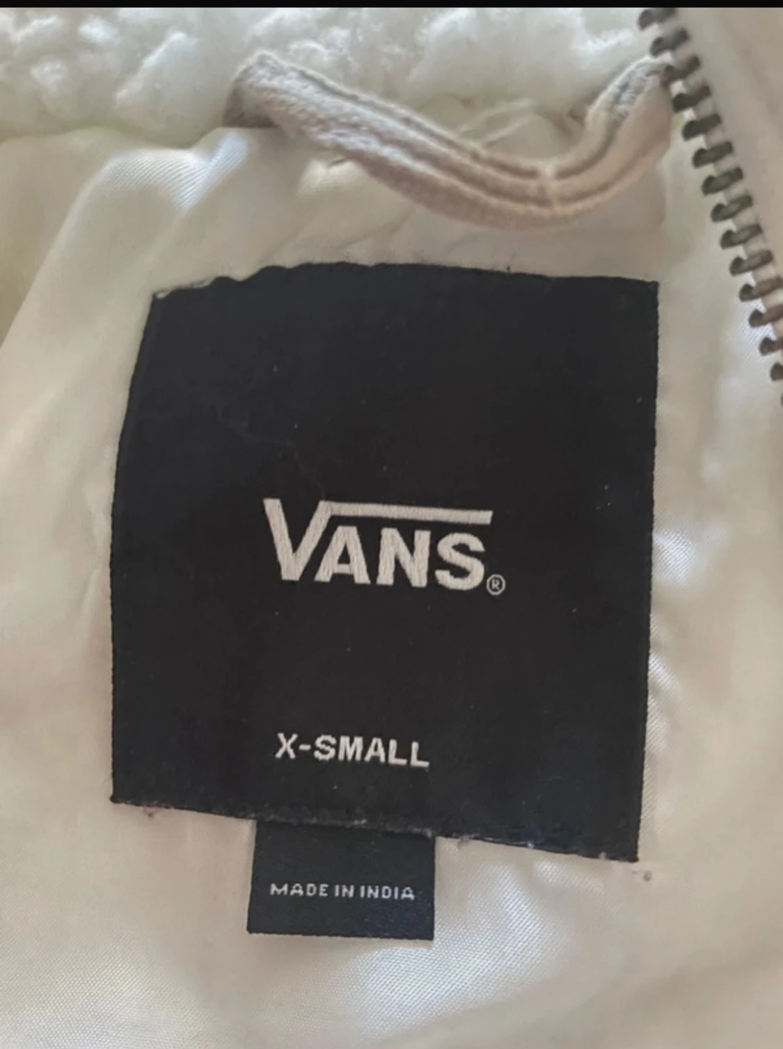 Vit teddyjacka från Vans XS - 1