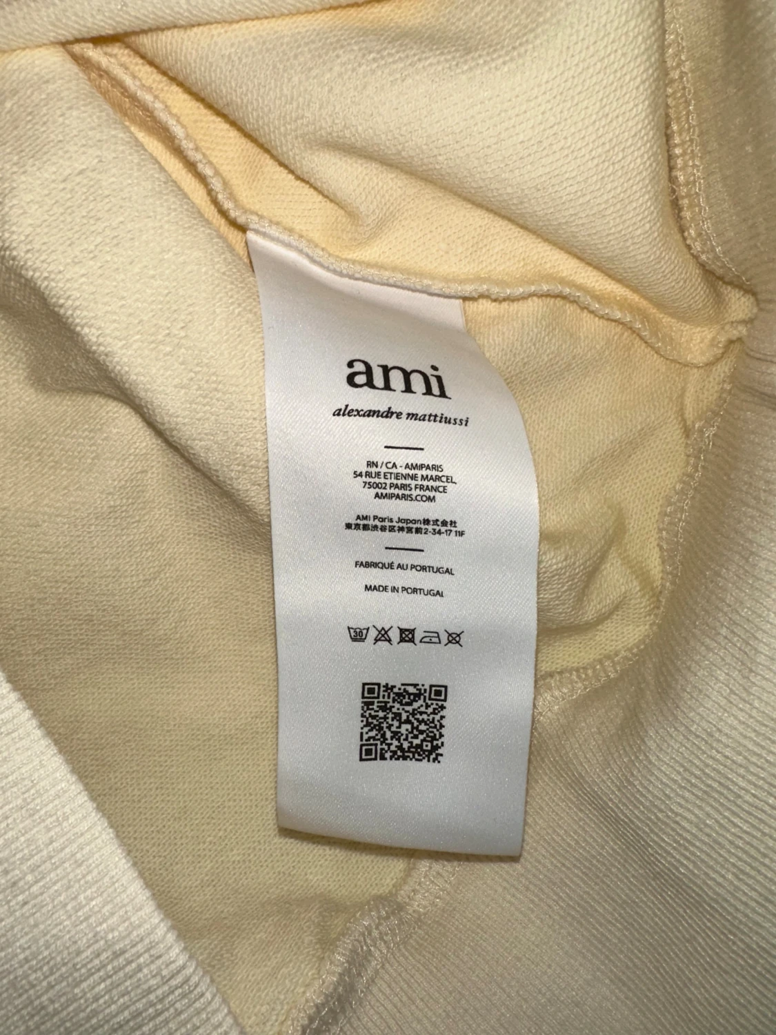 Beige sweatshirt från Ami med rött hjärta - 2