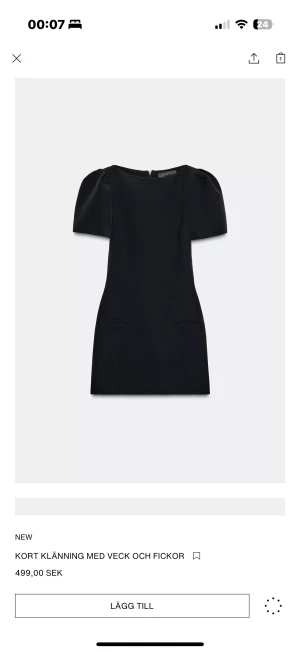 Svart kort Zara klänning med puffärm - Helt ny, köpt på Zara utomlands o därav kan inte lämna tbx🤍Helt slut i Sverige 