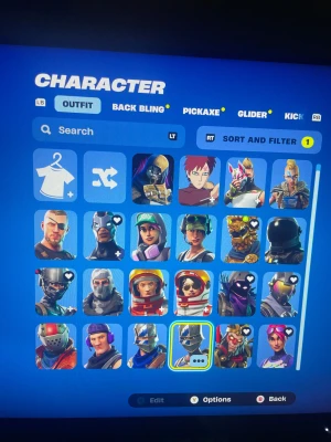Fortnite-konto med exklusiva skins och Take The L - Säljer ett Fortnite-konto med många exklusiva och sällsynta skins, back blings, pickaxes och gliders. Perfekt för samlare och spelare som vill sticka ut. Inte jätte många saker men OG så det funkar, 1,900 Vbucks följs med ochså!