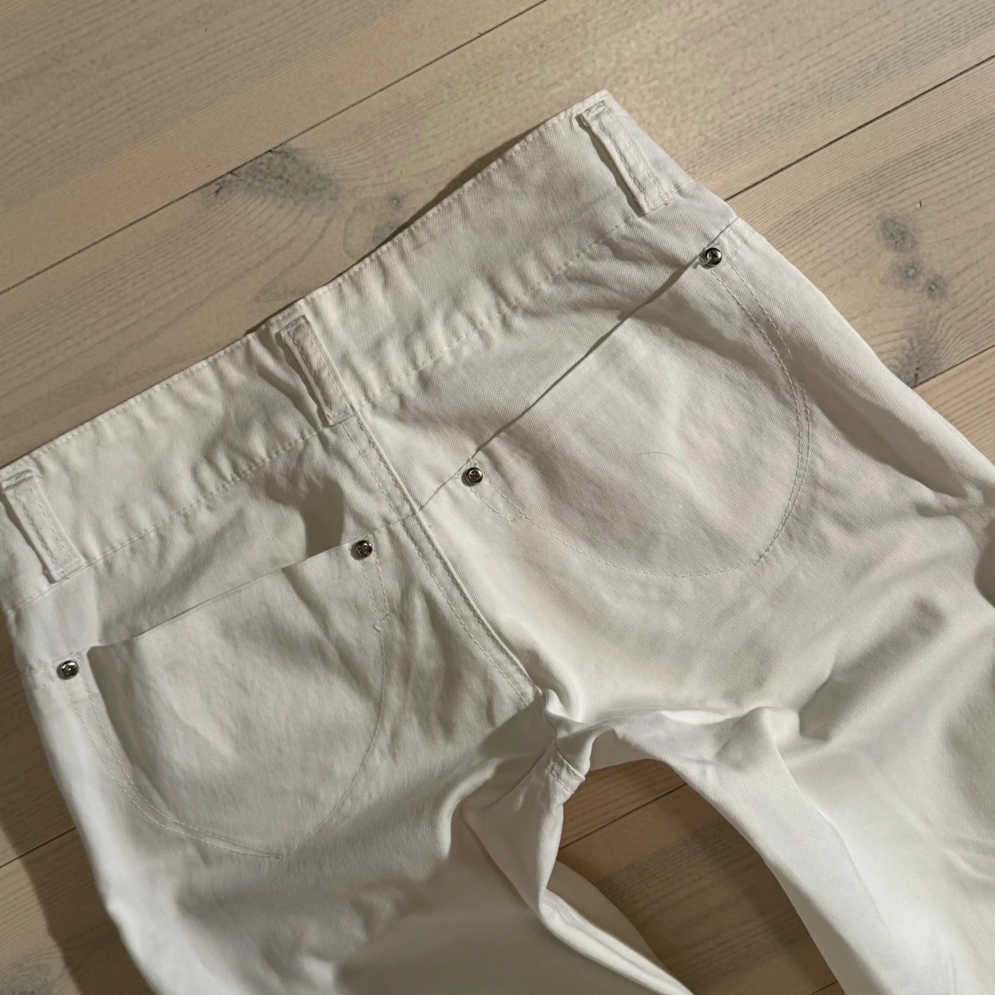 Lågmidjade vita jeans  - 4