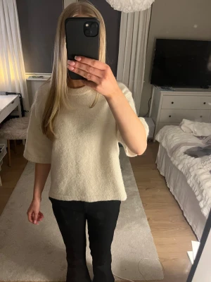 Stickad tröja kortärmad - Kommer inte till användning 🩷