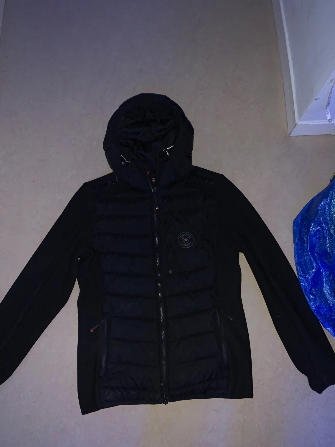 Svart pufferjacka från Zavetti Canada