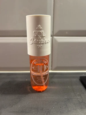 Sol de Janeiro Brazilian Crush 40 - Perfume mist, soft 40 från sol de Janeiro, säljer då jag inte använder den längre 