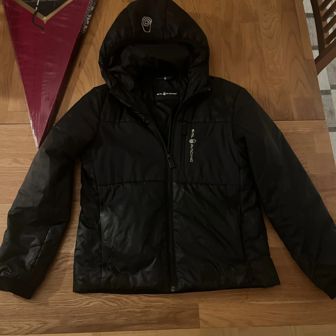 Svart pufferjacka från Sail Racing