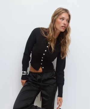 Jätte fin tröja från ginatricot  - Använd 2 gånger så som ny. Använder inte där av säljer jag den💕