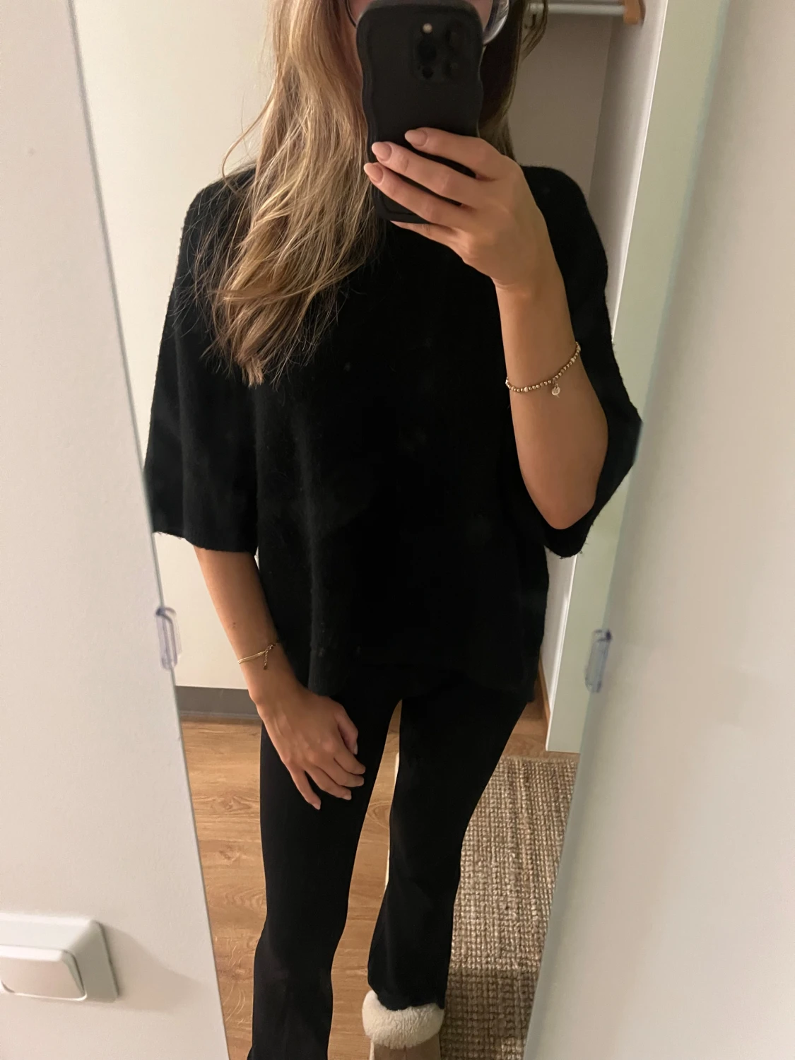 Svart stickad tröja med halvärm