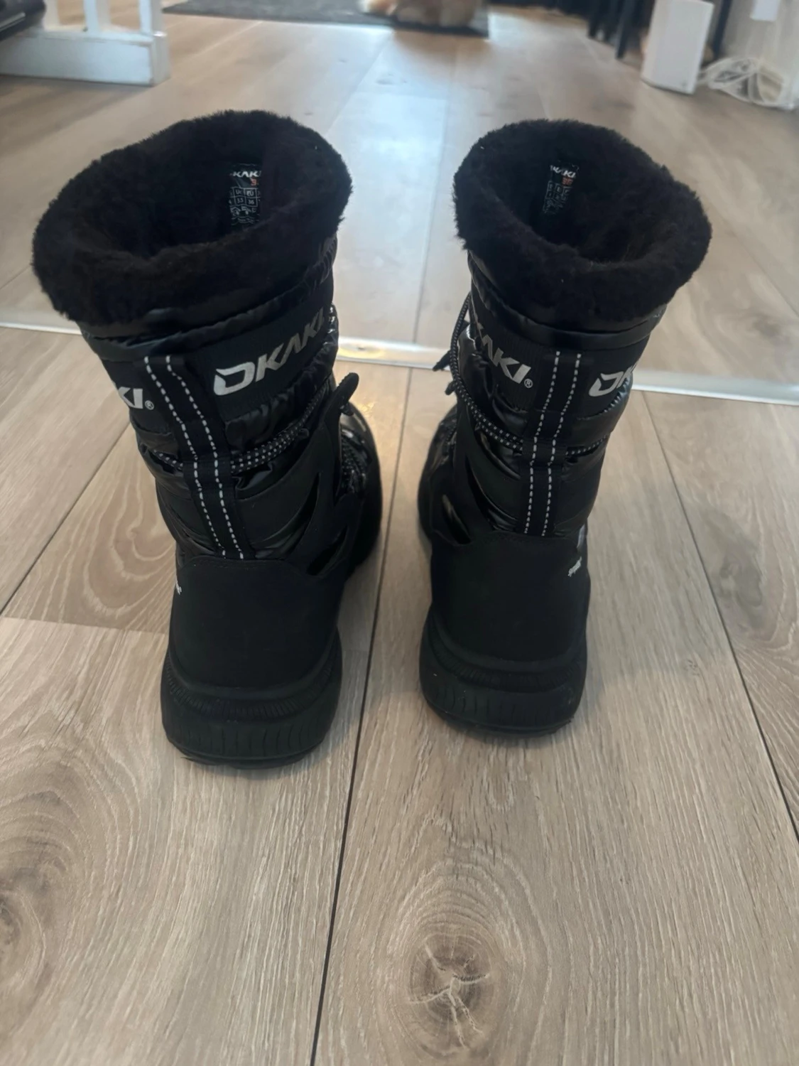 Okaki City Wall, Svarta , stl 36 - 3