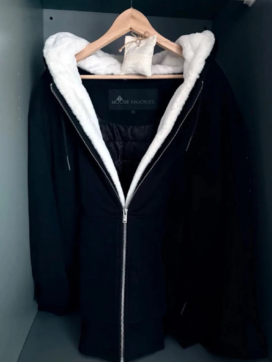 Svart Moose Knuckles Bunny 