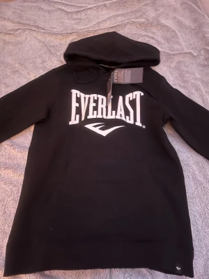 Everlast hoodie (helt ny) - Säljer denna fina everlast hoodie helt ny. Pris går att diskutera 