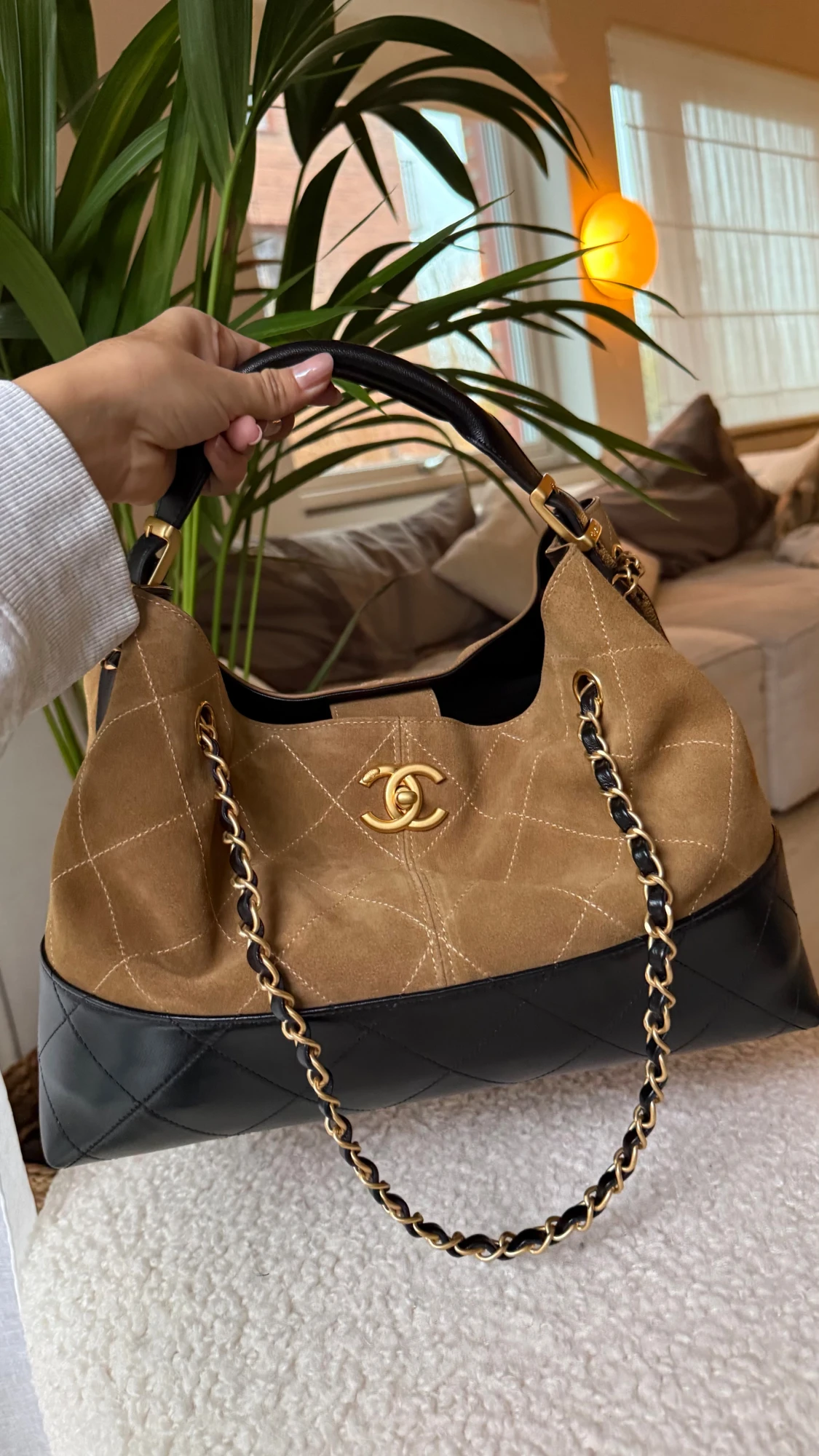 Leather shoulder bag