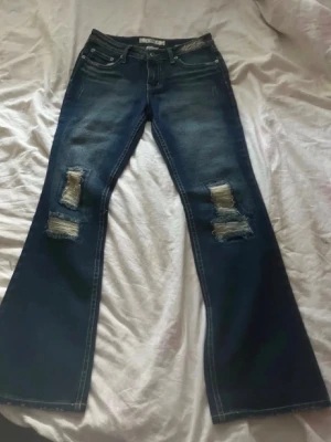 Jättesnygga jeans  - Lågmidjade bootcut storlek s men passar också xs, såååå snygga!😍 