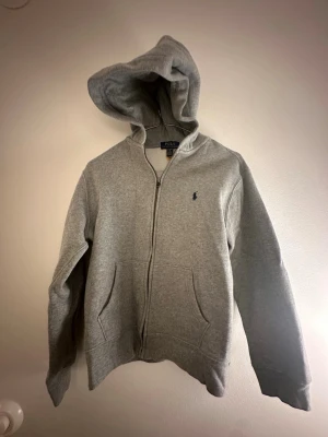Grå Ralph Lauren ziphoodie - Juniorstorlek L (14-16 år)