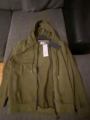 C.P company zip hoddie  - En bra hoddie som är väldigt attraktiv 