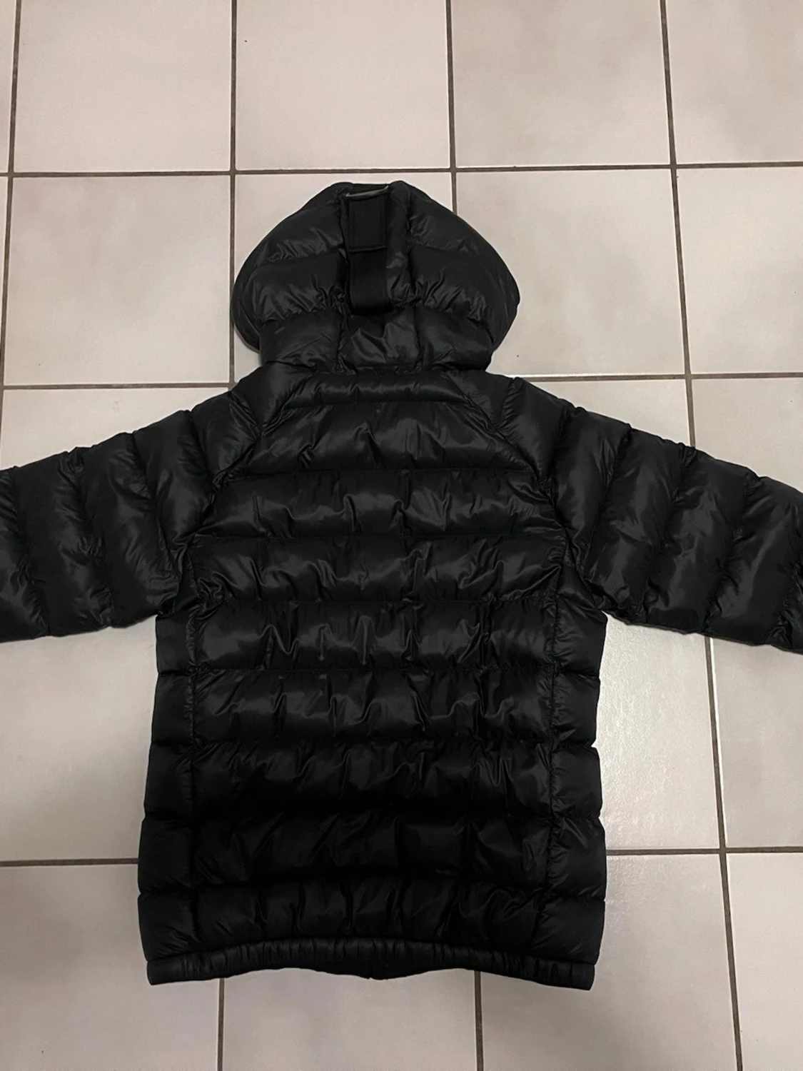 Svart dunjacka från Peak Performance Dam strl S nyskick - 1