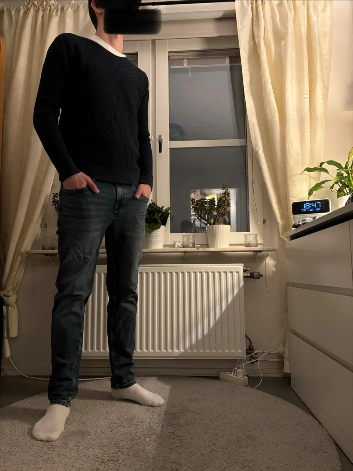 Mörkblå stickad tröja med struktur