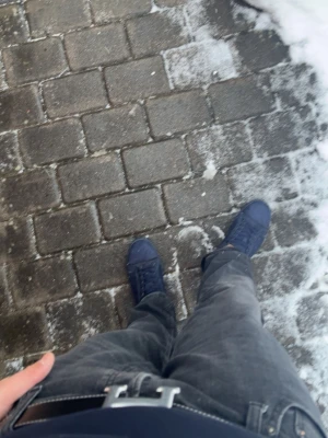 Marinblå sneakers från Christian Louboutin - Tradar/Byter ett par marinblå sneakers från Christian Louboutin. 