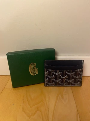 Sjyst plånbok - En nice svartrutig plånbok som har flera fack. Helt ny 🆕 