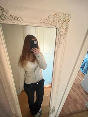 Grå stickad tröja  - Jättefin stickad tröja som knappt är använd 