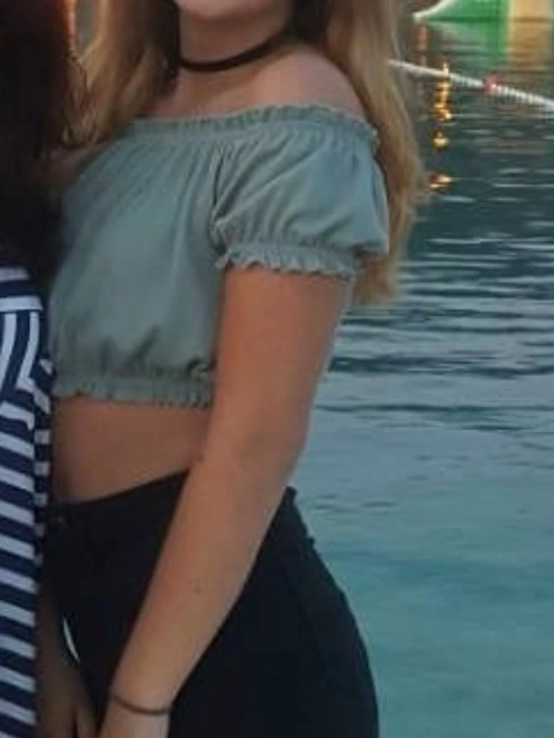 Grön off shoulder crop top