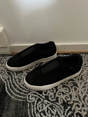 Basic Finskor  - Har aldrig använt skorna, Storlek 40