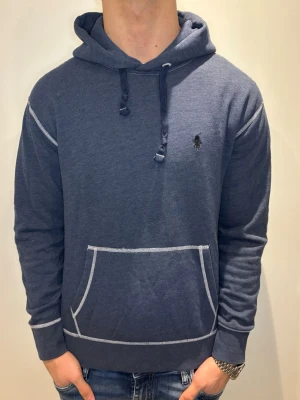 Ralph Lauren Hoodie - Storlek: S | skick: 10/10 | Nypris: 2000kr Tveka inte att höra av er vid frågor!