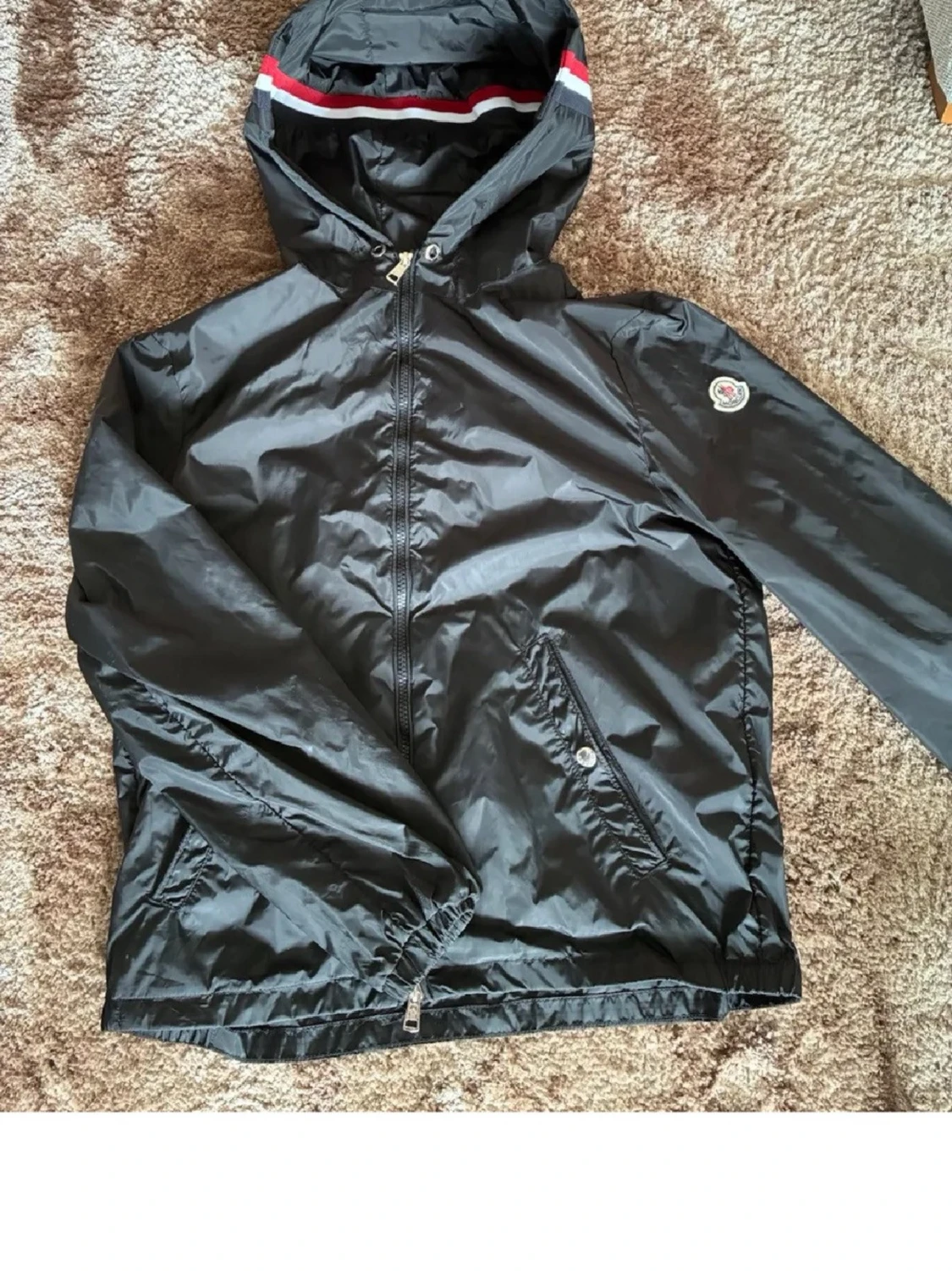 Svart vindjacka från Moncler