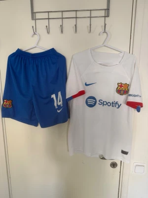 FC Barcelona João Félix matchställ - Säljer ett FC Barcelona matchställ med João Félix nummer 14. Shorts och tröja.