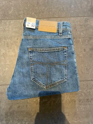 Tiger of Sweden jeans nya - Helt nya jeans ifrån tiger of Sweden med lapparna kvar på. Storlek W30 L32 och i modellen pistolero vilket är den populäraste. Kvitto kan visas privat. 
