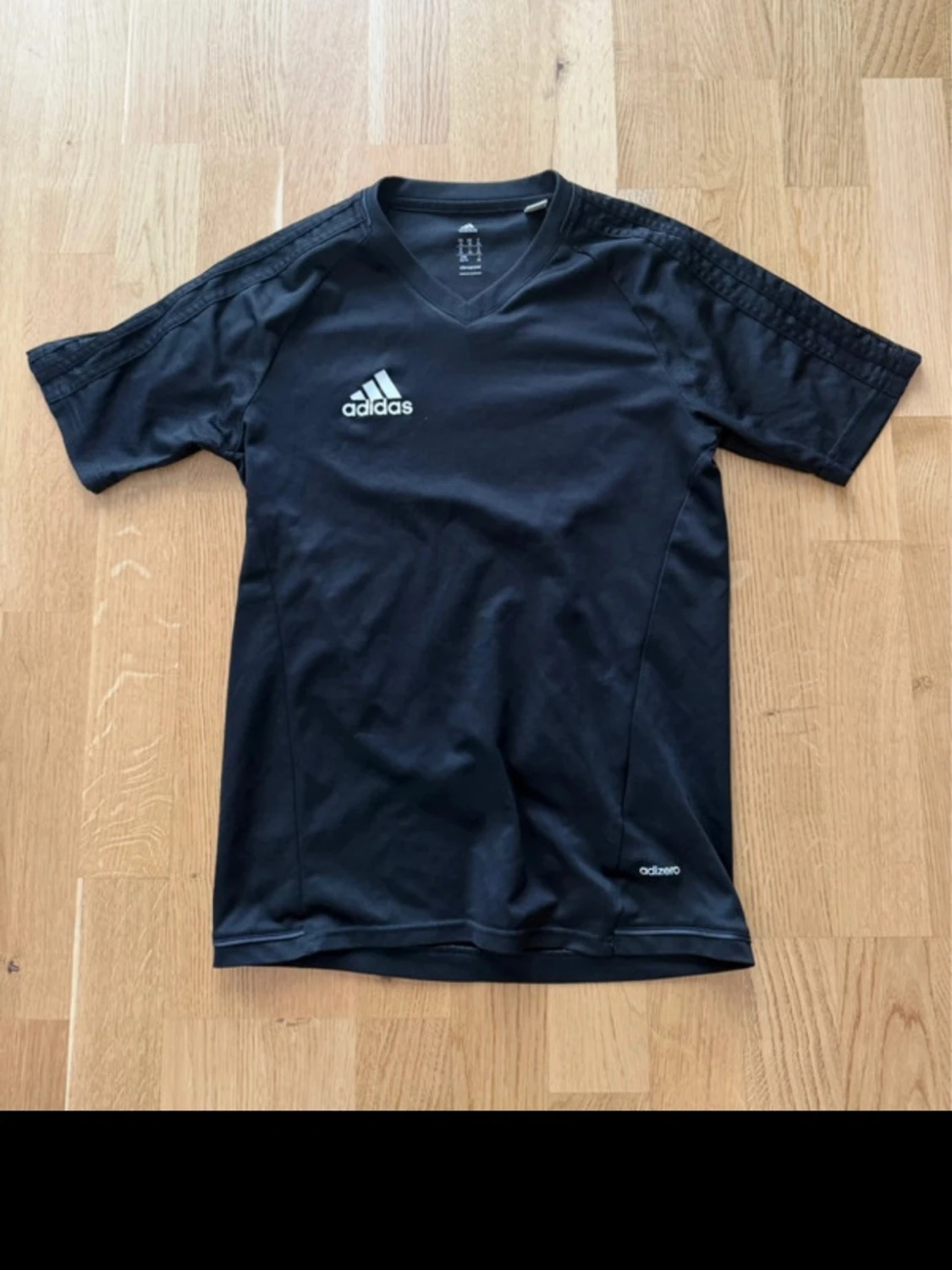 Svart Adidas sporttröja