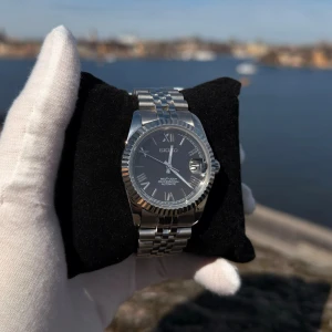SEIKO MOD - Black Roman (Datejust) - Självbyggd SEIKO MOD med svart tavla och romerska siffror. 